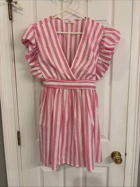 ENTRO V‑Neck Ruffle Sleeve Dress